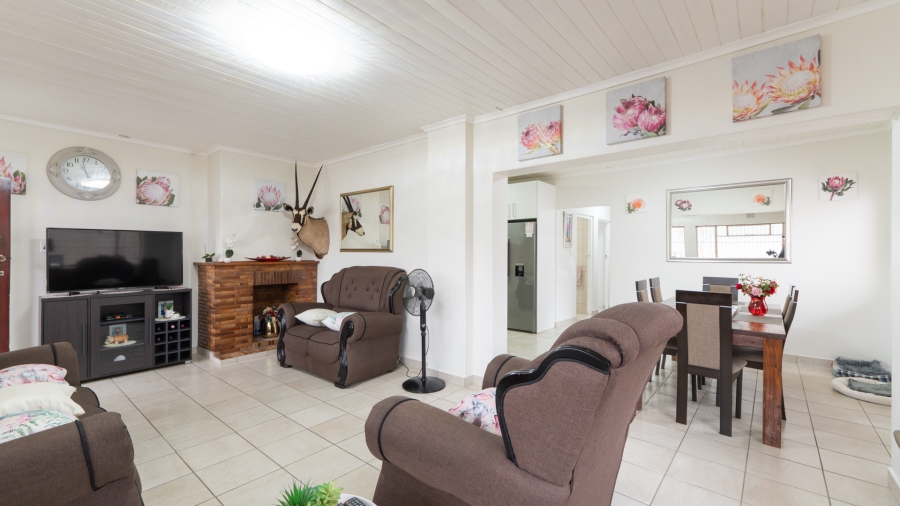 4 Bedroom Property for Sale in Peerless Park Western Cape
